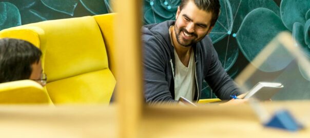 Comment adopter des outils CRM pour renforcer la collaboration inter-équipes dans les TPE/PME