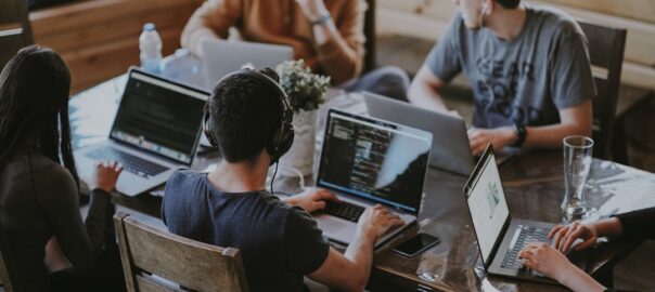 7 tendances incontournables pour optimiser la gestion des opportunités commerciales grâce à l'IA dans les TPE/PME