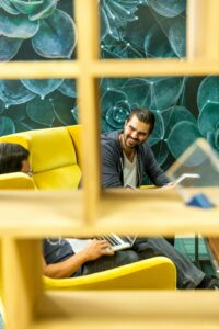 10 étapes pour intégrer efficacement l'IA générative dans les stratégies CRM des TPE/PME