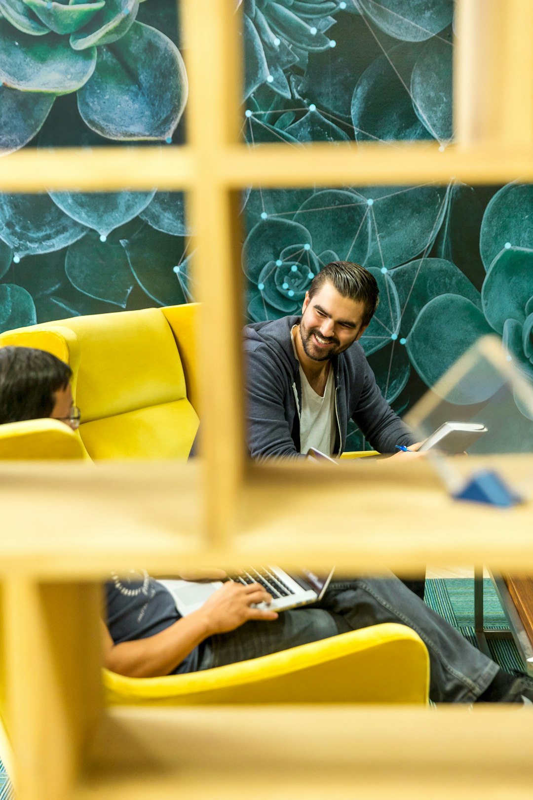 Illustration de l'utilisation de l'IA dans un CRM pour PME