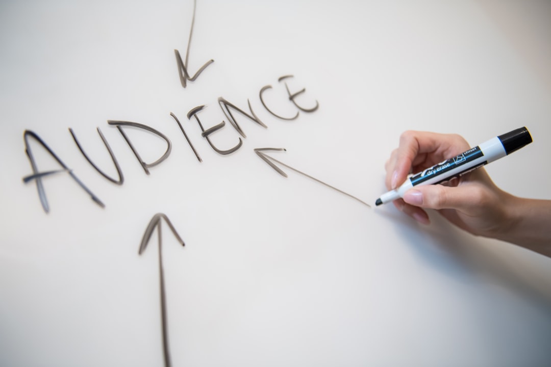 Illustration de l'automatisation des séquences de relance dans un CRM pour TPE