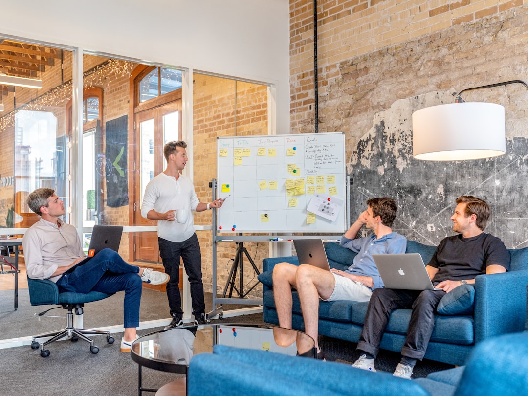 Assistant vocal utilisant l'intelligence artificielle pour un suivi client dans une PME