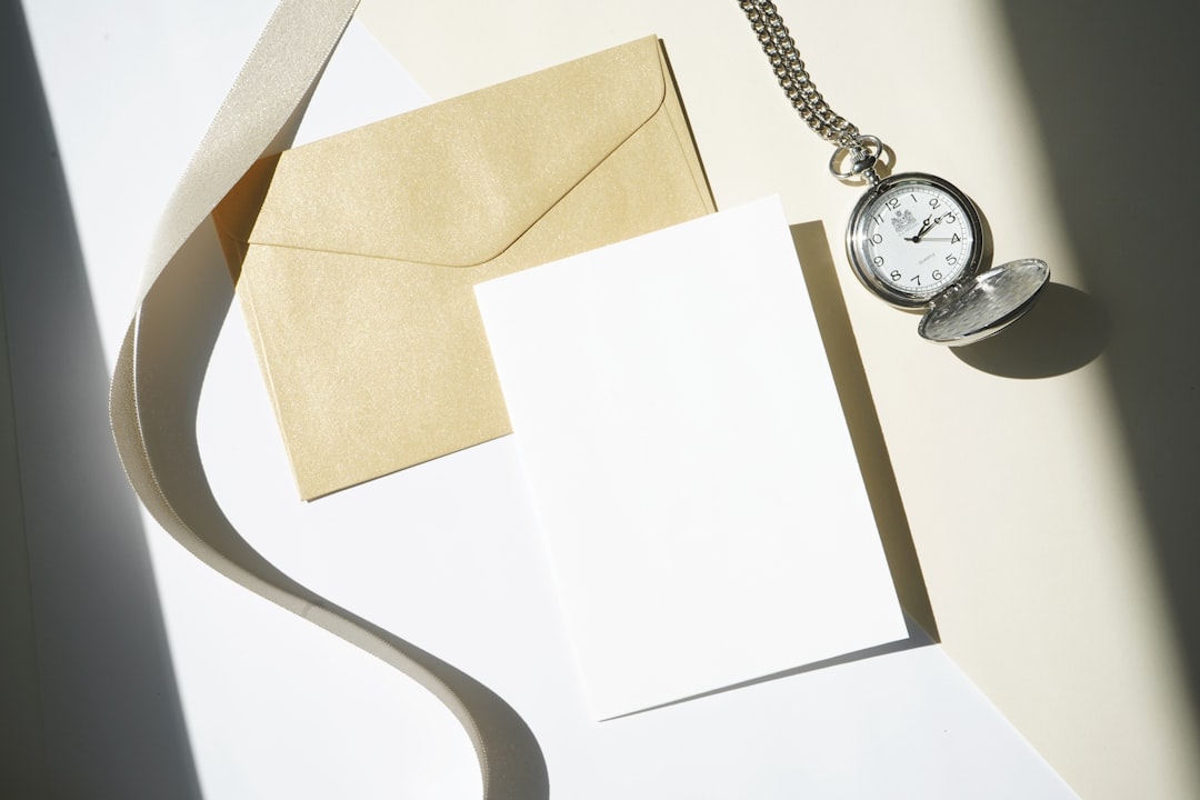 Interface d'automatisation d'e-mails dans un CRM pour TPE/PME