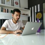 Comment les outils CRM adaptés aux freelances et indépendants peuvent améliorer leur gestion commerciale