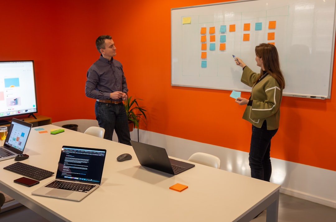 Dashboard IA montrant la prédiction des ventes et la segmentation intelligente dans un CRM pour TPE/PME