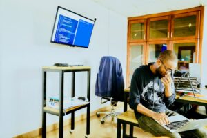 Comment les PME peuvent utiliser les assistants virtuels basés sur l'IA pour optimiser la gestion des interactions clients