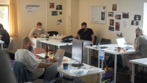 7 étapes essentielles pour réussir l'intégration d'un CRM tout-en-un dans une TPE/PME et booster la collaboration interne