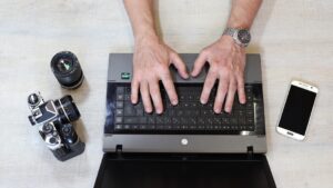 Comment l'automatisation des tâches répétitives libère du temps pour la stratégie commerciale des TPE/PME