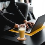 Comment les outils CRM basés sur l’intelligence artificielle révolutionnent la gestion des ventes pour les TPE/PME