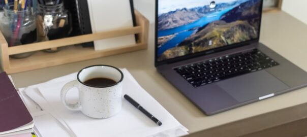 Comment les outils d'automatisation transforment la gestion des contrats commerciaux dans les TPE/PME