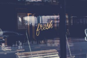 Freshsales | Freshsales vs Saalz : lequel gère mieux l’intégration LinkedIn ? | Freshsales CRM | Saalz LinkedIn