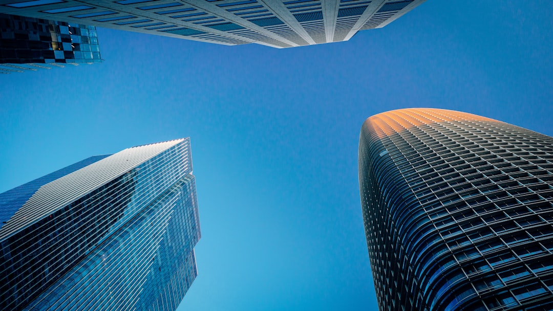 Comparaison des CRM Salesforce et Saalz pour PME