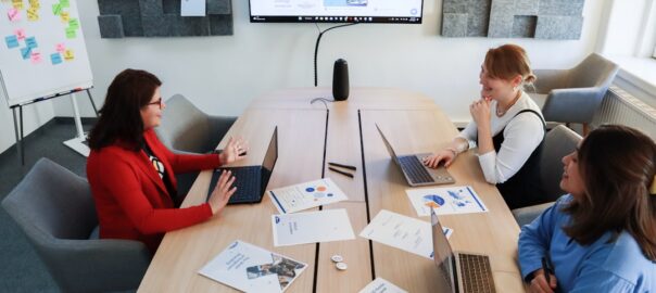 7 stratégies pour maximiser l'efficacité commerciale des TPE/PME grâce aux CRM intelligents