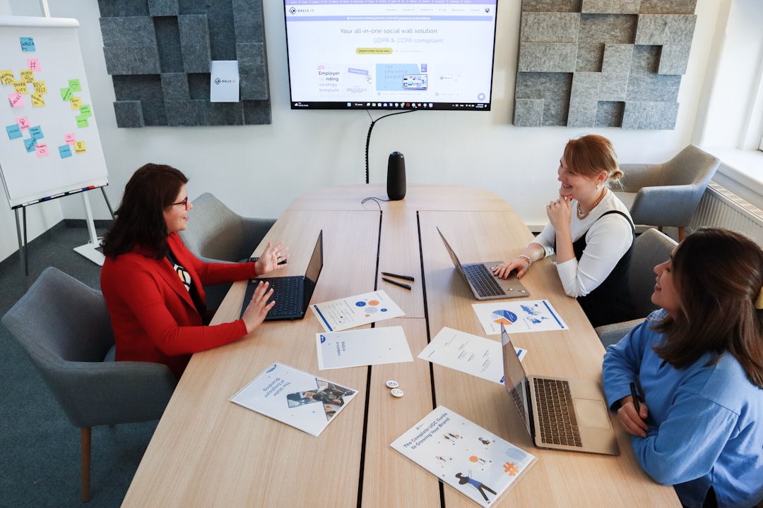 Représentation d'une application de CRM pour TPE et PME avec des tableaux de bord
