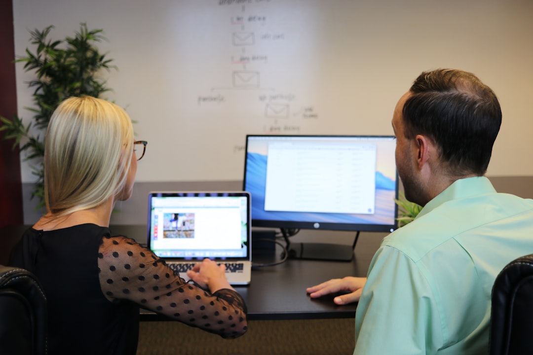 Tableau de bord CRM automatisé affichant les KPIs commerciaux