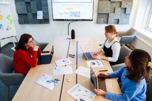 7 stratégies pour tirer parti de l'intelligence artificielle et automatiser la gestion des contrats commerciaux dans les TPE/PME