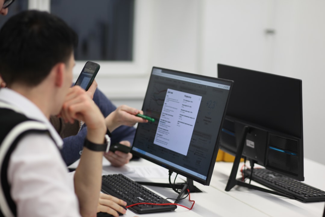 Illustration d'un CRM automatisant les réponses clients dans une PME