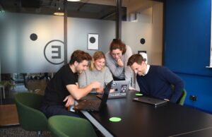 7 stratégies efficaces pour accélérer l'adoption d'un CRM dans une TPE/PME et maximiser son impact