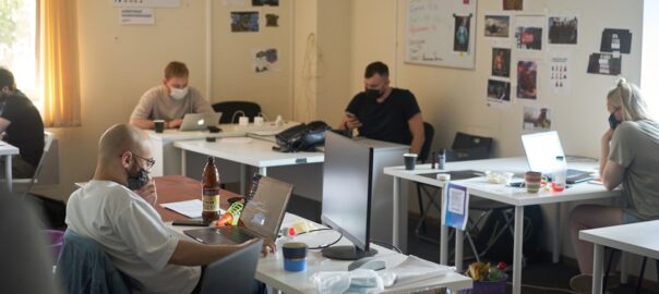 Comment les outils d'intelligence artificielle transforment la gestion des opportunités commerciales pour les TPE et PME