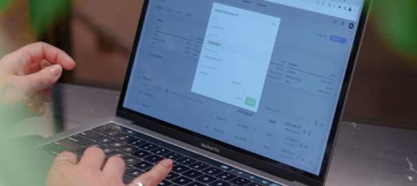 Comment sécuriser l’usage d’un CRM en mobilité dans les TPE/PME pour protéger les données client
