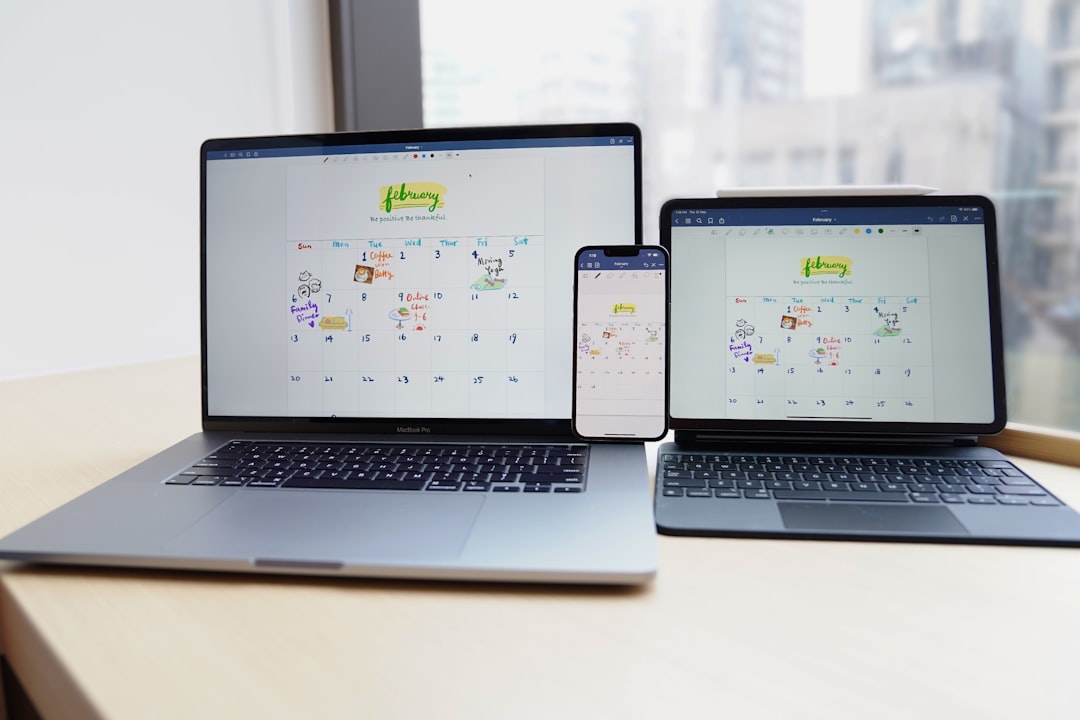 Exemple d’un dashboard CRM mettant en évidence les signaux comportementaux et les triggers actifs