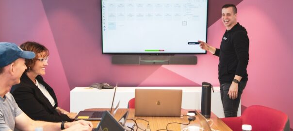 8 raisons pour lesquelles votre CRM devrait intégrer une carte interactive de votre pipeline de vente pour booster l'efficacité commerciale des TPE/PME